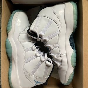 - Air Jordan 11 Legend Blue